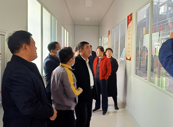 河南省農(nóng)業(yè)廳專家驗收小組對蘭考花生基地及特香型花生油加工設(shè)備進(jìn)行綠色食品加工認(rèn)證驗收(圖4) 河南省農(nóng)業(yè)廳專家驗收小組對蘭考花生基地及特香型花生油加工設(shè)備進(jìn)行綠色食品加工認(rèn)證驗收(圖4)